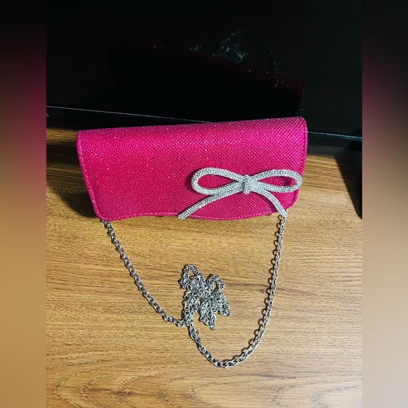 Elegant Pink Clutch with Silver Chain - Picture 5 of 7